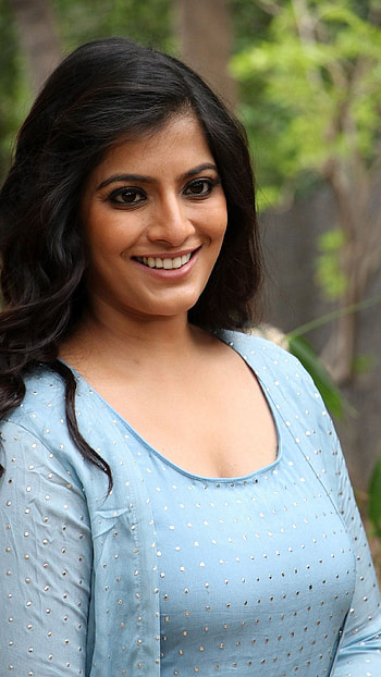 Vara Lakshmi, tamil actress, sexy gorgeous HD phone wallpaper
