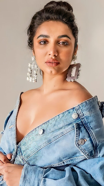 Tejiswini madiwada, telugu actress HD phone wallpaper