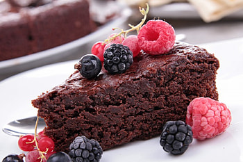 Cakes, sweet, blackberry, sweets, berries, dessert, berry, raspberry, food, cake, desserts, blackberries, raspberries HD wallpaper