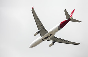 Qantas, Unwelcome Blow, AFTA, Commission Cuts HD wallpaper