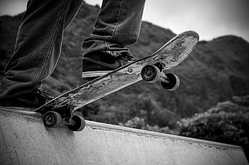 Skateboarding sports, Fun hobby outdoors, Risk skate HD wallpaper