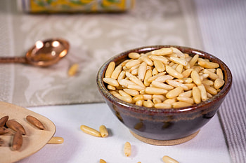 Shell- pine nuts, Easy snacking, Goingnuts trading, Indian imports HD wallpaper