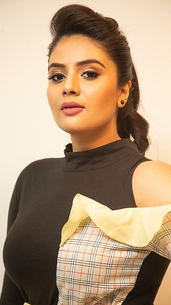 Sreemukhi, anchor, actress HD phone wallpaper