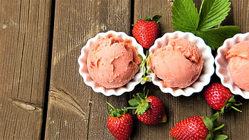 Ice cream and fruit , Sweet and juicy, Bursting with flavor, Scrumptious treat HD wallpaper
