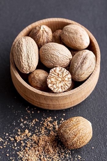 Nutmeg alternative, Flavor substitute ideas, Versatile spice, Blend of flavors HD phone wallpaper
