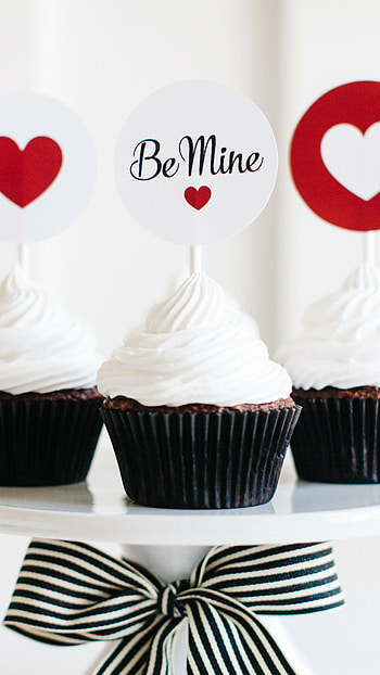 Cupcakes, Valentine's Day HD phone wallpaper