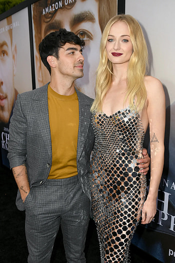 Sophie Turner, Joe Jonas, First child, Parenthood joy HD phone wallpaper