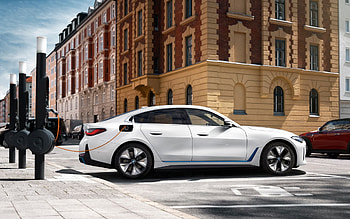 2022, BMW i4, G26, side view, exterior, eDrive40, electric car, new white BMW i4, electric car charging, German cars, BMW HD wallpaper