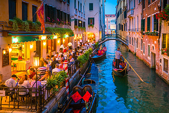 Venetian gondola, Gondola history, Curiosities of Venice, Sorrento boat HD wallpaper