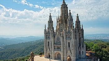 Spain's Barcelona church, Ultra , Architectural marvel, Spiritual significance HD wallpaper