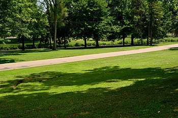 Serene Park Scene, tranquil park, relaxing park, serene park, scenic park HD wallpaper