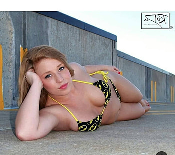 i love yellow-black, girls, women, babes, beauty HD wallpaper