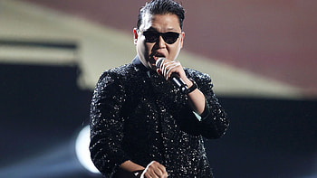 PSY , K-pop concert scene, Energetic performer, Trendsetting icon HD wallpaper