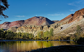 Wonderful colors on the Salmon River in Challis, Idaho, sky, hills, water, reflections, trees HD wallpaper