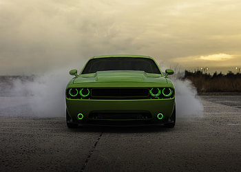 Green Dodge Challenger, green, dodge-challenger, cars HD wallpaper