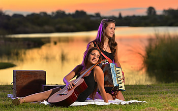 Two girls guitar, Girls guitar accordion, Accordion music , Music girls HD wallpaper