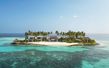 tropical island, ocean, luxury villas, palm trees, summer travel, island in the ocean, Maldives HD wallpaper