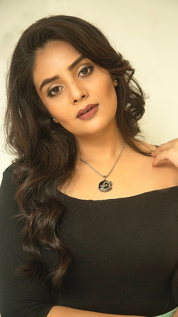 Sreemukhi, anchor, actress HD phone wallpaper