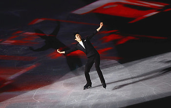 Nathan Chen's silver, Olympic medal ceremony, Waiting patiently, New York Times' coverage HD wallpaper