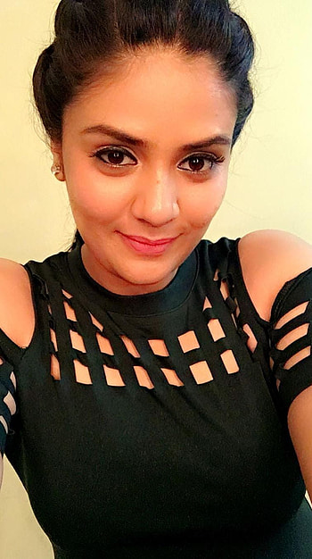 Sreemukhi, telugu actress, anchor HD phone wallpaper