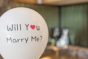 A romantic balloon with 'Will You Marry Me?' for a heartfelt marriage proposal. HD wallpaper
