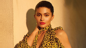 Kylie Jenner, red lips, beautiful, 2018 HD wallpaper