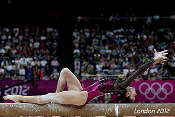 Elsa Garcia, Balance Beam HD wallpaper