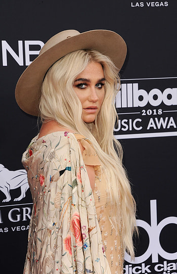Kesha's unique concert: Unconventional venue, Extraterrestrial event, One-of-a-kind experience HD phone wallpaper