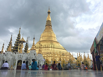 Shwedagon Pagoda, Yangon city, Aesthetic beauty, Symbol of faith HD wallpaper