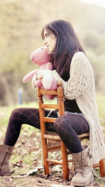 Cute For Girls, Girl Sitting Alone HD phone wallpaper
