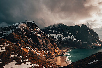 Peaky Mountains Covered With Snow , mountains, snow, nature, graphy HD wallpaper