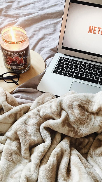 Laptop Aesthetic, Netflix HD phone wallpaper