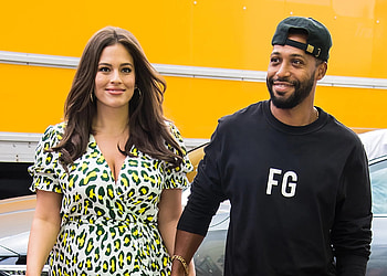 Ashley Graham, Second pregnancy, Baby bump HD wallpaper