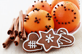 Cinnamon sticks, сookies, and oranges, Cloves HD wallpaper