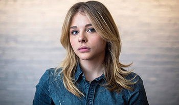 Chloe Grace Moretz, jeans shirt, blonde HD wallpaper