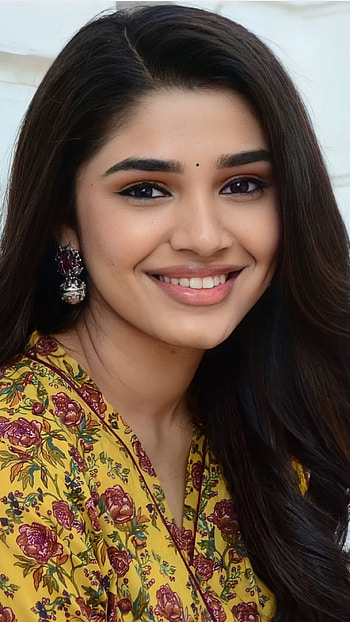 South Heroine, Krithi Shetty, South, Heroine HD phone wallpaper