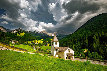Mountain village, hills, slope, beautiful, Italy, houses, mountain, clouds, greenery, sky, village HD wallpaper