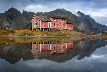 Reflection in Lake, huts, reflection, , beautiful, mountains, lake HD wallpaper