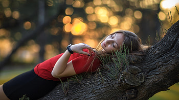 Girl Model Is Lying On Tree Trunk Posing For A hoot Wearing Red Top And Black Shorts Girls HD wallpaper