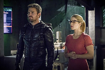 Oliver Queen And Felicity Smoak In Season 6, arrow, tv-shows, felicity-smoak, emily-bett-rickards HD wallpaper