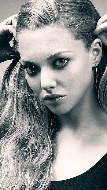 Amanda Seyfried, hollywood actress HD phone wallpaper