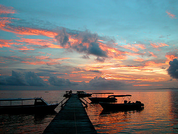 peaceful sunset, sea, clouds, ocean, boats HD wallpaper