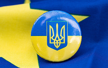 Long Live Ukraine!, flag, yellow, blue, Ukraine, coat of arms, macro HD wallpaper