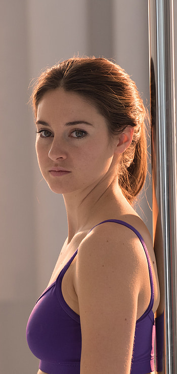 Shailene Woodley, Celebrity HD phone wallpaper