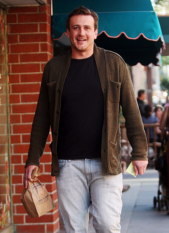 Jason Segel, Outdoor stroll, Casual appearance, Fanpop HD phone wallpaper
