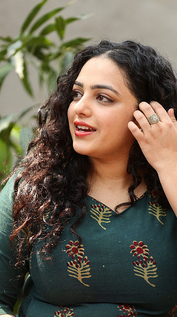 Nithya Menon, telugu actress, sexy curves HD phone wallpaper