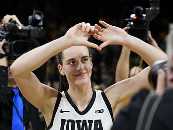Caitlin Clark Basketball Triumph, basketball, Caitlin Clark HD wallpaper