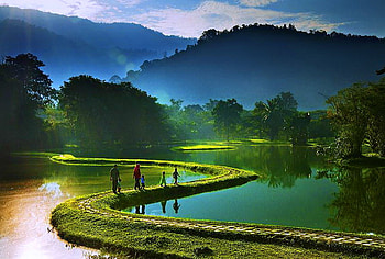 Walk on water, mist, river, clouds, trees, grass, people, mountains, walkway HD wallpaper