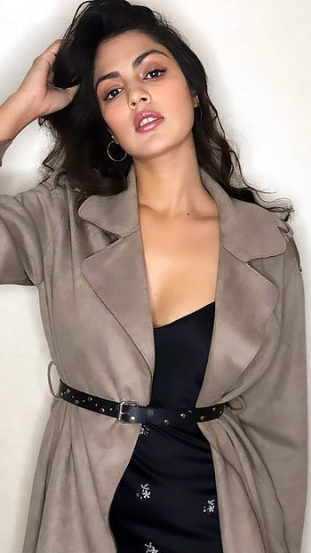 Rhea Chakraborty, Heroine HD phone wallpaper