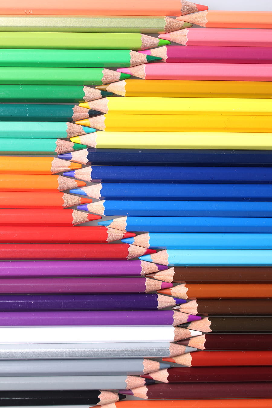 Colorful and organized colored pencils forming a vivid pattern. Perfect for creative projects or artistic inspiration. HD phone wallpaper